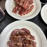 焼肉・弘子 - カルビ　　ハラミ　三人前