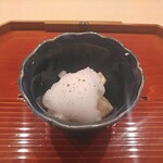 日本料理 新茶家 - デザート　季節のフルーツにお酒から作ったジェラートを。