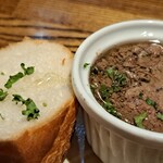 肉丸酒場 - レバーパテとバゲット