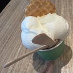 カフェ&バル リーベル - 今回いただいたのはトリプル(1050円) 期間限定 鳥取県産二十世紀梨とヨーグルトと能登プレミアムミルクとグランピスタチオ(+200)のプレミアムです。