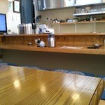 旬彩　みやび - テーブル席（手前）　カウンター席（奥）