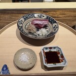 温石 - ◆向付
      駿河湾沖で揚がった鰹
      茗荷　刻み玉葱　塩　醤油