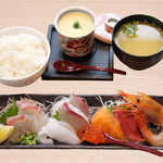 海鮮丼 日の出 - 