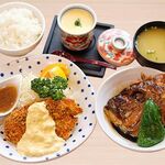 海鮮丼 日の出 - 