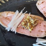 手打ち蕎麦 三乗 - 鴨ロースに白髪ネギとマスタード