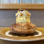 喫茶の坩堝 - 料理写真:ドーナツアイスサンデー
