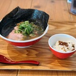 牡蠣と洋食イタリアン Koharu亭 - 魚介スープの淡麗ラーメン（醤油）、じゃこ飯