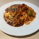 FAMiRES - ★ふわとろたまごのオムライスとナポリタンのハーフ＆ハーフ