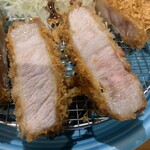 米とひなた - 左　あわ雪豚　右　上ロース