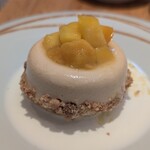 プレイン - デザート：キャラメルマンゴーケーキ