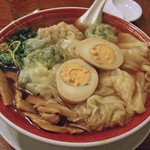 広州市場 - 広州市場（三種盛り雲呑麺・853円 + 煮玉子半身増し）