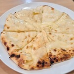 サガルマータ 中川店 - チーズナン