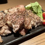 個室居酒屋 鶏十兵衛 - 鶏ももの黒コショウ焼き