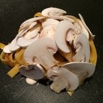 クッチーナ イタリアーナ ガッルーラ - ＜パスタ＞                  タリアテッレ　岡山県産「こだわり卵」のカルボナーラ　とかちマッシュルームと