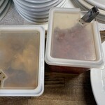 カレー専門店　印度 - たくあんと福神漬け