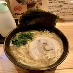 noodle&bar めん喰い - 醤油豚骨ラーメン950円