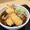 吉そば - ポチッたのは「海老天2本蕎麦」（830円）呼ばれて取りに行くと、お〜、ビジュが良い！♡お汁には桑名の本醸造醤油、日高昆布の無化調との事。