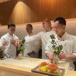 銀座 しのはら - 花の活け方でワイワイと