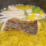 銀座 しのはら - 皮目を炙った瀬戸内の鯛　身がふわふわ