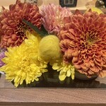 銀座 しのはら - 被せ綿をあしらった色とりどりの菊花　重陽の節句に