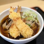 吉そば - ポチッたのは「海老天2本蕎麦」（830円）呼ばれて取りに行くと、お〜、ビジュが良い！♡お汁には桑名の本醸造醤油、日高昆布の無化調との事。