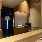 銀座 しのはら - お花スタンバイしていないな、と思ったけどちゃんと後で出てきました