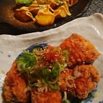 炭火焼き居酒屋 串道楽 - じゃがバター明太マヨ495円、ねぎたっぷり油淋鶏649円✨子供でも食べやすい程よい辛み♫