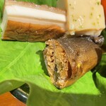 銀座 しのはら - 手前：落ち鮎の番茶煮　奥：庄内麩チーズ挟み
