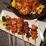 炭火焼き居酒屋 串道楽 - お任せ串盛り5本869円、とんぺいオムレツ649円♫