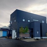 山喜 - 外観、開店前。