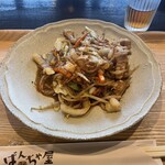 ばんちゃ屋2/3 - ホルモン野菜炒め（¥680）