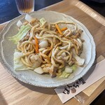 ばんちゃ屋2/3 - ホルモン焼きうどん（¥650）