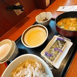 ごはん処 かつ庵 - 料理写真:麦とろたま朝食　390円