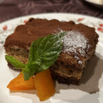 ラ スフォリーナ - 家内が頼んだティラミスが何故か俺の元に、まあいいさ