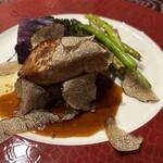 ラ スフォリーナ - 牛フィレにフォアグラに黒トリュフ、痛風まっしぐらな背徳の美味しさ、やはり茶色は悪魔の囁き