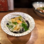 こでまり - 料理写真:✽ 刺身のあとに、残ったツマを盛りにして下さいました。「おいハンサム!!」でも大切な※キーワードでしたね。（※刺身のツマや、そばの薬味を丁寧に扱う人とそうでないヒトの件）