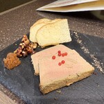 ピッツェリア オステリア カポ - レバーパテ、これはかなり濃厚でめちゃ美味しかった！添えてある胡桃と胡椒がいいアクセント！