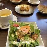 リストランテ カルド - 地元野菜の農園サラダ・カボチャの冷製スープ・カボチャのシュー・フォカッチャ