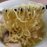 山喜 - 中太縮れ麺。