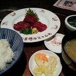 Bani Ku Baru Shimm Iyoshi - ランチの馬刺定食