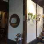 阿左美冷蔵 - 
      店員さんの案内で店内に移動後は、室内にあったフロアへと案内され