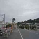 阿左美冷蔵 - 踏切を無事に渡り終えた後は、一路眼の前の大通りへと進んでいきます。