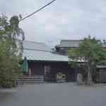 阿左美冷蔵 - 後ろを振り返るとお店が見え