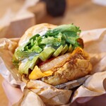 淡路島バーガー - アボカドチェダーバーガー