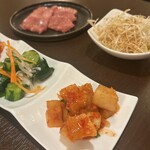 世田谷焼肉 bon - キムチ盛合わせ、味ネギ