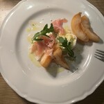 RACINES AOYAMA - ももの生ハムとブラッターチーズ（たぶん）