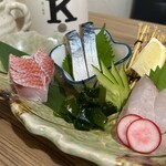 和中ダイニング ゑ富 - 鮮魚お造り盛り合わせ(尾長鯛、〆サバ、コチ)