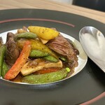 和中ダイニング ゑ富 - 和牛とスナップエンドウの黒胡椒炒め