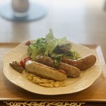 ハヤリテラス - 2100円：おまかせソーセージ3種盛り