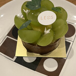 LESS by Gabriele Riva & Kanako Sakakura - シャインマスカットのタルト